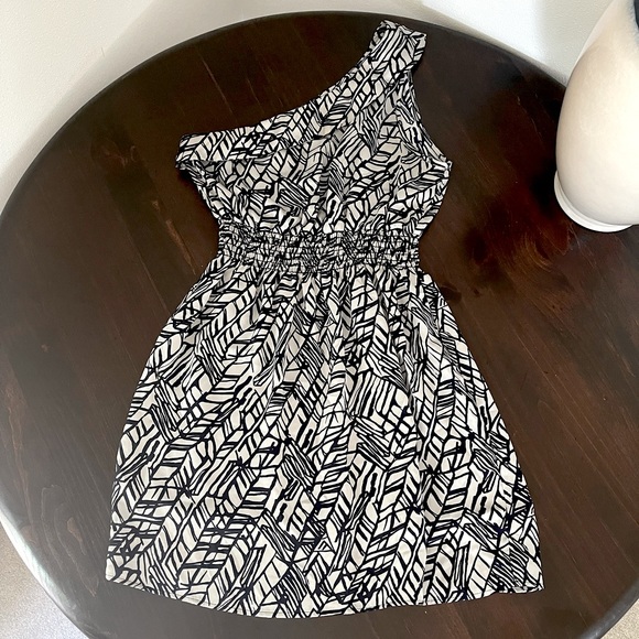 Final Touch Dresses & Skirts - Final Touch One Shoulder Dress Size L